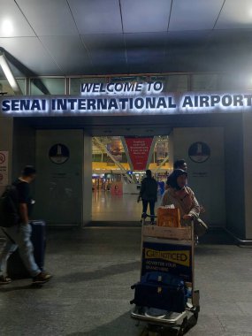 Johor, Malezya-Ağustos 14 2023: Johor, Malezya 'daki Senai Uluslararası Havaalanı' na giriş