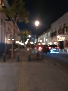 Sokağın soyut renkli ışığı bokeh. Arkaplan olarak kullanılabilir