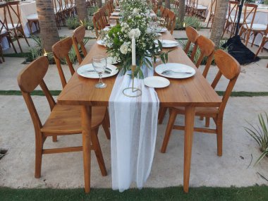 Salatiga, Endonezya-Eylül-2 2023: Bahçe partisi için güzel bir düğün yeri. Estetik ve açık hava kavramı