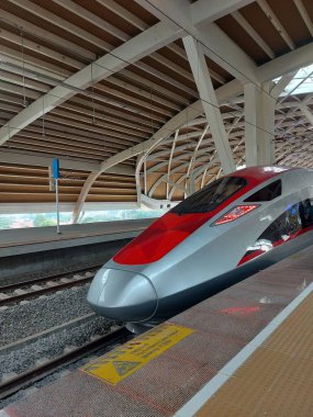 Jakarta, Endonezya-nov 28 2023: TheWhoosh. whoosh, Jakarta Bandung yüksek hızlı tren yolundaki yüksek hızlı tren hizmetlerinin marka adıdır..