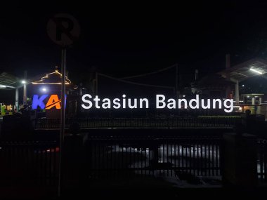 Bandung, Endonezya-nov 29 2023: bandung istasyonu veya Hall İstasyonu. Batı Java, Endonezya 'daki en büyük tren istasyonudur..