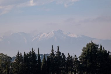 Sabahları dağların güzel manzarası