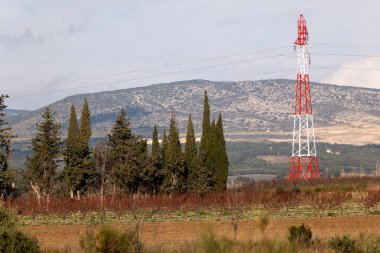 yüksek voltaj kulesi ve elektrik iletim kulesi.