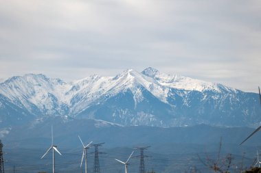 Karlı dağ manzarası