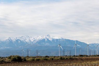 Dağlarda rüzgar türbinleri
