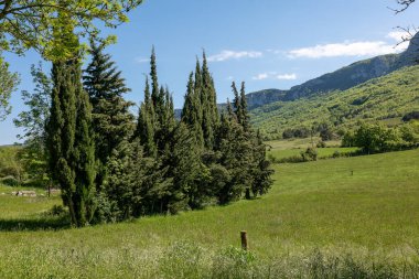 Güzel bir dağ sırası olan İtalyan Alpleri manzarası.