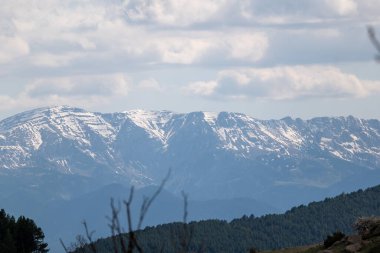 İspanya 'daki pirenelerde dağ zirvesi