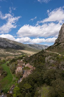 İspanya 'nın kuzeyindeki dağların manzarası.