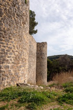Voponnese köyündeki Monemvasia Şatosu.