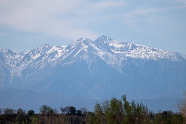 Dağ ve bulutlar