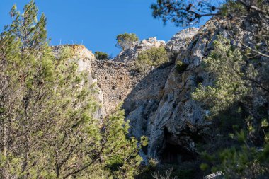 Kefc, Yunanistan 'da ada kayası manzarası