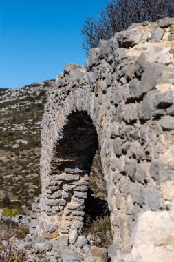 Persus, Perros ve Orta Yunanistan 'ın kalıntıları.
