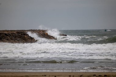 Kışın Akdeniz 'de fırtına