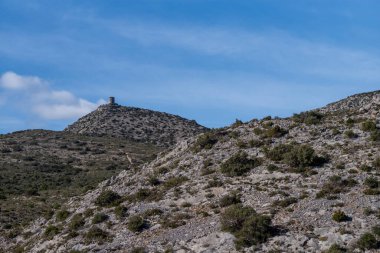 bir dağın tepesinden göster