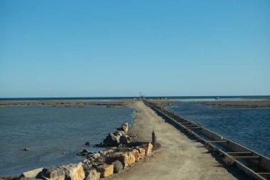 Deniz kıyısının güzel manzarası