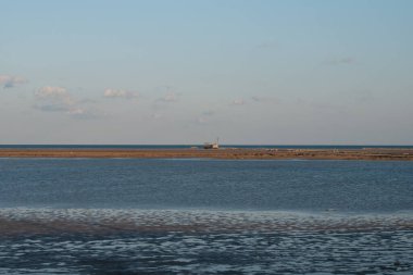 Deniz kıyısının güzel manzarası