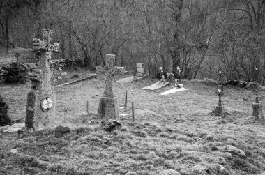 İskoçya dağlarındaki mezarlık.