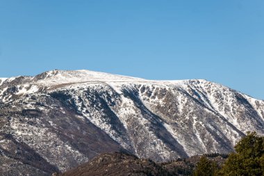 kar kaplı dağ zirveleri