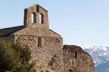 İsrail 'in kuzeyindeki dağlardaki antik kilisenin kalıntıları.