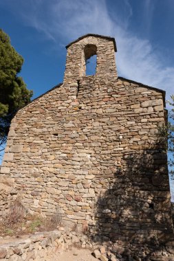 Eski Aziz George kilisesinin antik kalıntıları antik kalenin şehrinde.