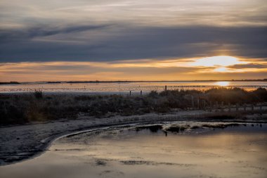 Gölde güzel bir gün batımı