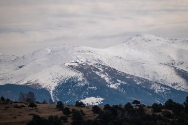 İspanya 'daki karlı dağ sıraları