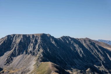 Sonbaharda dağların zirvesi..