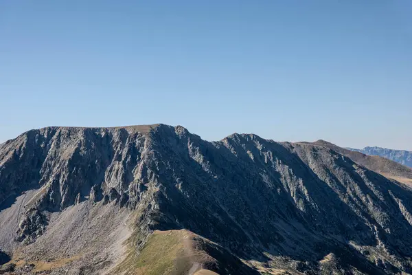 Sonbaharda dağların zirvesi..