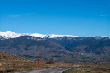 Karlı güzel bir manzara.