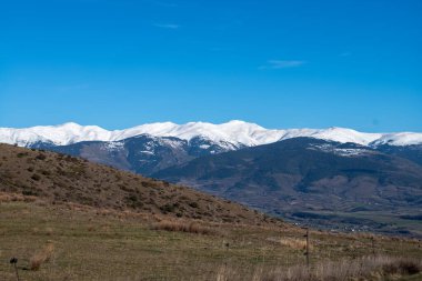 Bir dağ vadisi manzarası