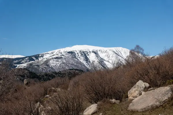 Karlı dağ manzarası