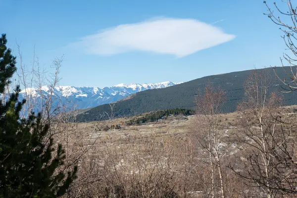 Dağlardaki güzel dağ manzarası