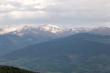 Dağlardaki güzel dağ manzarası
