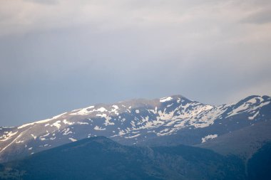 Dağlardaki güzel dağ manzarası