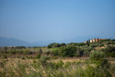 Beton adasının manzarası, Yunanca