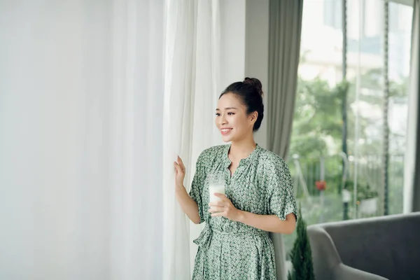 Asiatische Schönheit Frau Freunde Stehen Und Halten Tasse Milch Schließen — Stockfoto