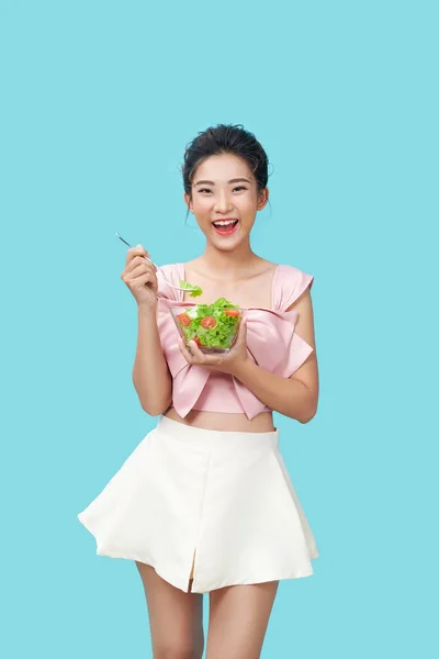 Estilos Vida Saludables Mujeres Asiáticas Sosteniendo Una Ensaladera Verduras Frescas —  Fotos de Stock