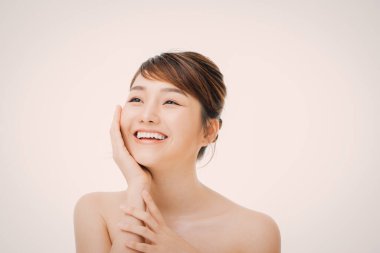 Temiz ciltli güzel Asyalı kadın..