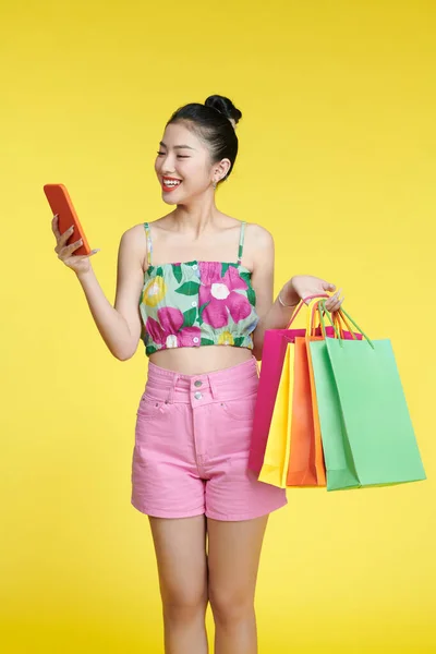 Attractive Asian Smiling Young Woman Carrying Shopping Colorful Bags Mobile — Stock fotografie