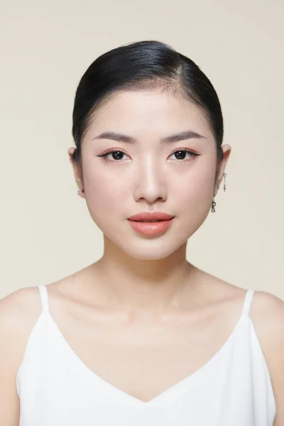 Schöne Mädchen Mit Sauberer Frischer Haut Weißer Hintergrund — Stockfoto