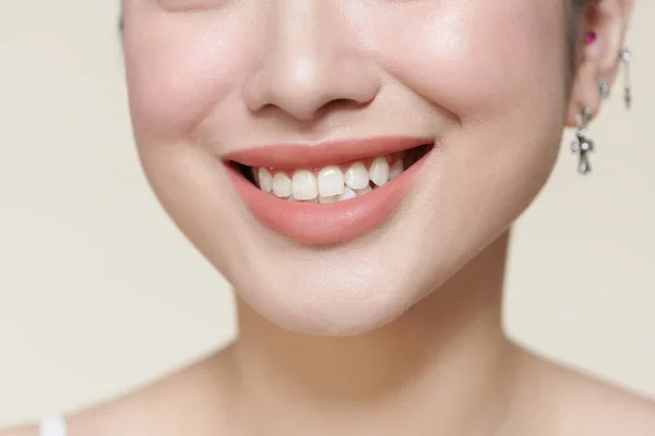 Zbliżenie Piękna Młoda Kobieta Zdrowe Usta — Zdjęcie stockowe