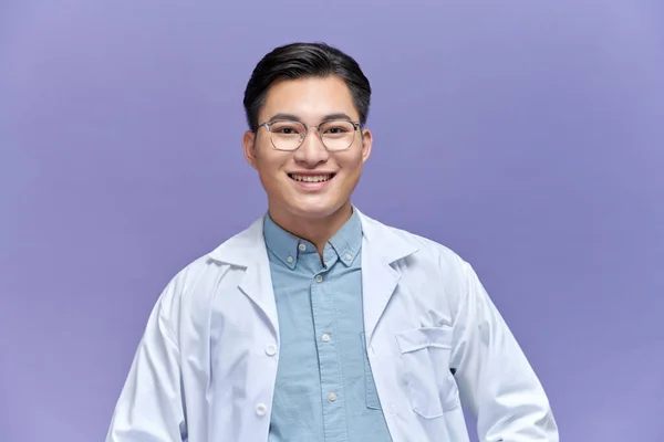 Portrait Positive Male Doctor Posing Smiling Camera Background — Stock Photo, Image