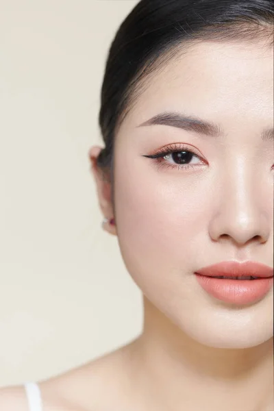 Beautiful Happy Girl Model Fresh Dehydrated Facial Skin Natural Makeup — Stock Photo, Image