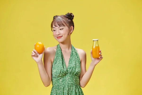 Dieta Alimentación Saludable Mujer Joven Bebiendo Jugo Naranja Fresco Figura —  Fotos de Stock