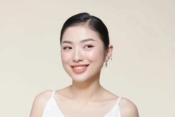 Uśmiechnięta Azjatka Zdrowym Portretem Skóry — Zdjęcie stockowe