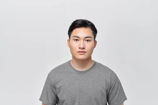 Inför Stilig Asiatisk Man Tittar Kameran — Stockfoto