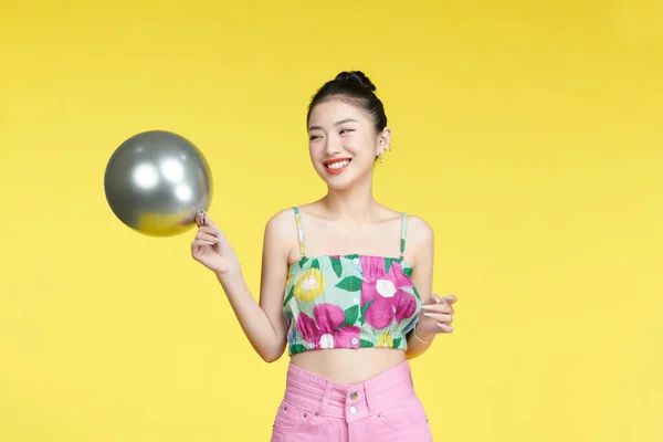 Jovem Atraente Menina Feliz Sorriso Positivo Segurar Balão — Fotografia de Stock