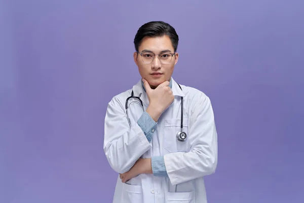 Ázsiai Férfi Orvos Keres Ötlet Gondolkodás Keresi Megoldást — Stock Fotó