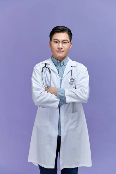 Porträt Eines Fröhlich Lächelnden Arztes Mit Stethoskop Über Dem Hals — Stockfoto