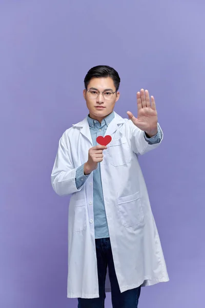 年轻的亚洲男子医生 精神紧张 — 图库照片